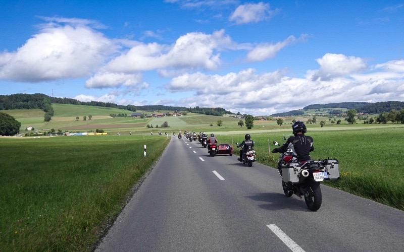 Fellows Ride Zürich, Schweiz, Straße mit Motorradfahrern
